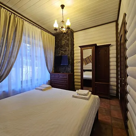 L - Hutir Ferienhaus Mykulytschyn