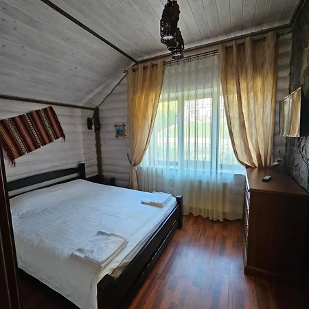 L - Hutir Ferienhaus Mykulytschyn